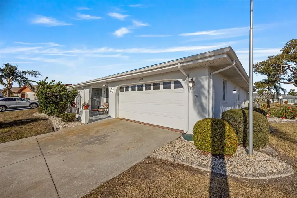 1207 Bluewater Drive Sun City Center FL 33573