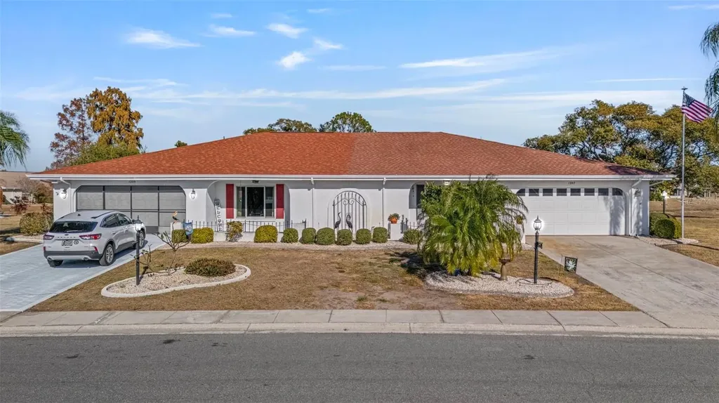 1207 Bluewater Drive Sun City Center FL 33573
