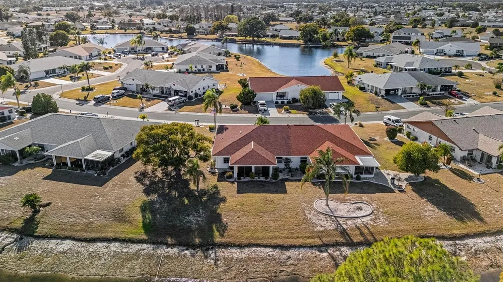 1207 Bluewater Drive Sun City Center FL 33573