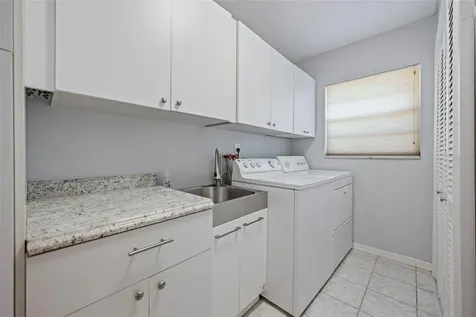 1207 Bluewater Drive Sun City Center FL 33573