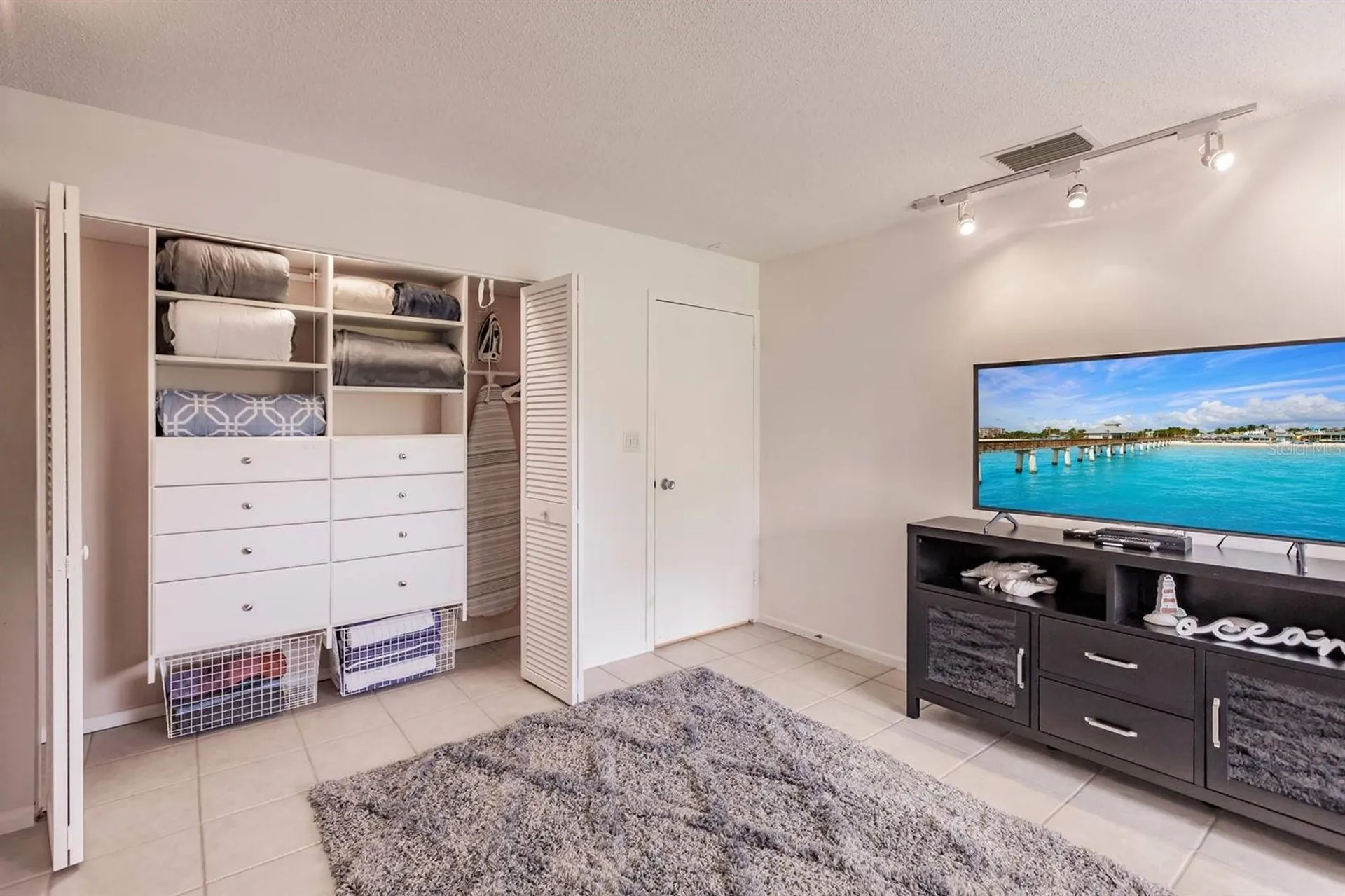 1255 E Peppertree Drive Sarasota FL 34242