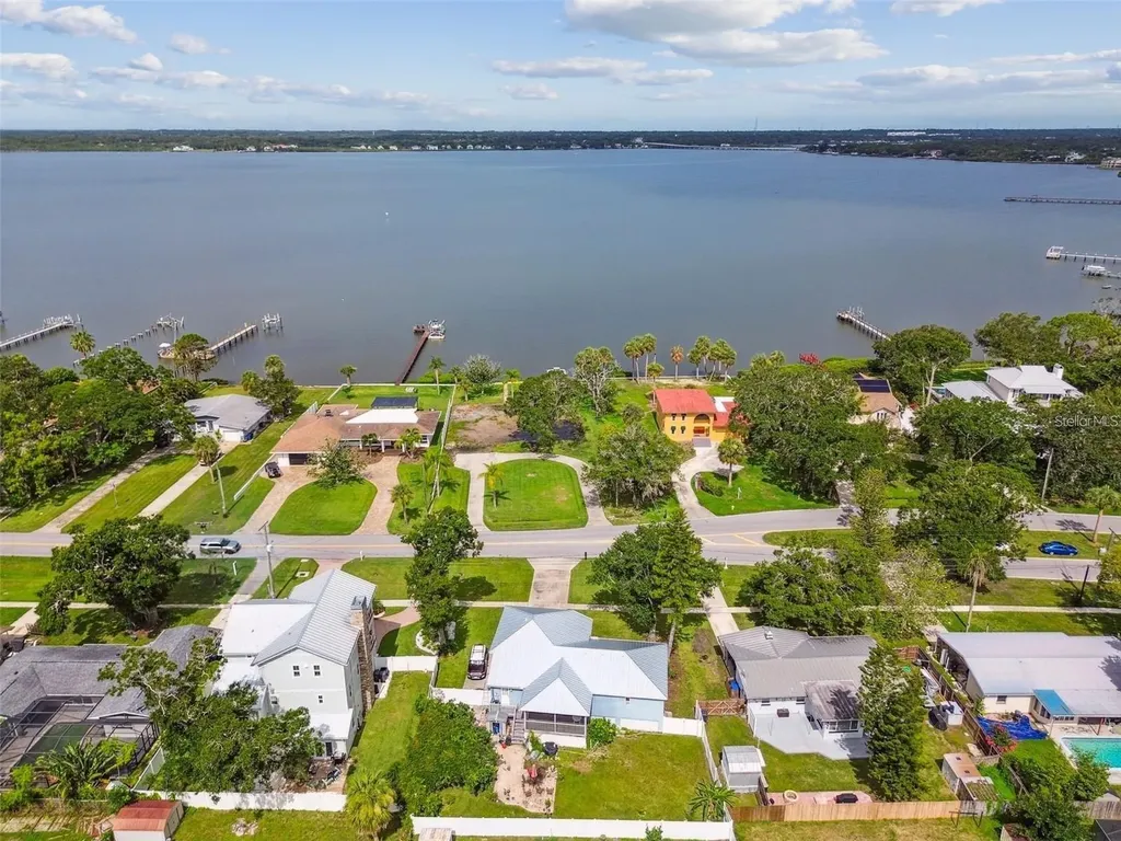 317 Shore Drive E Oldsmar FL 34677