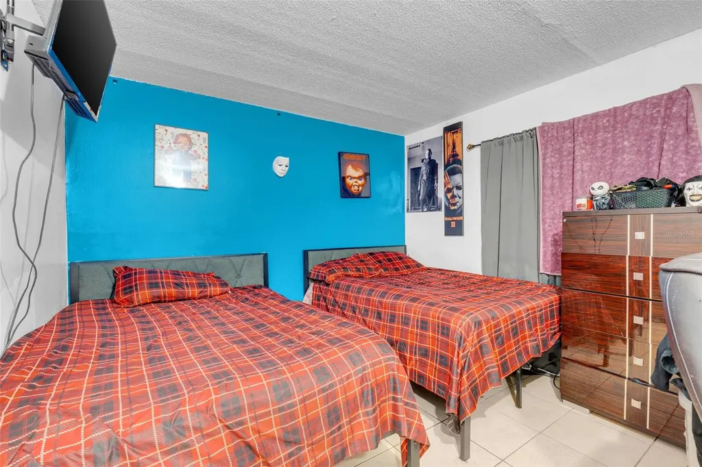 1605 W Oak Ridge Road Orlando FL 32809