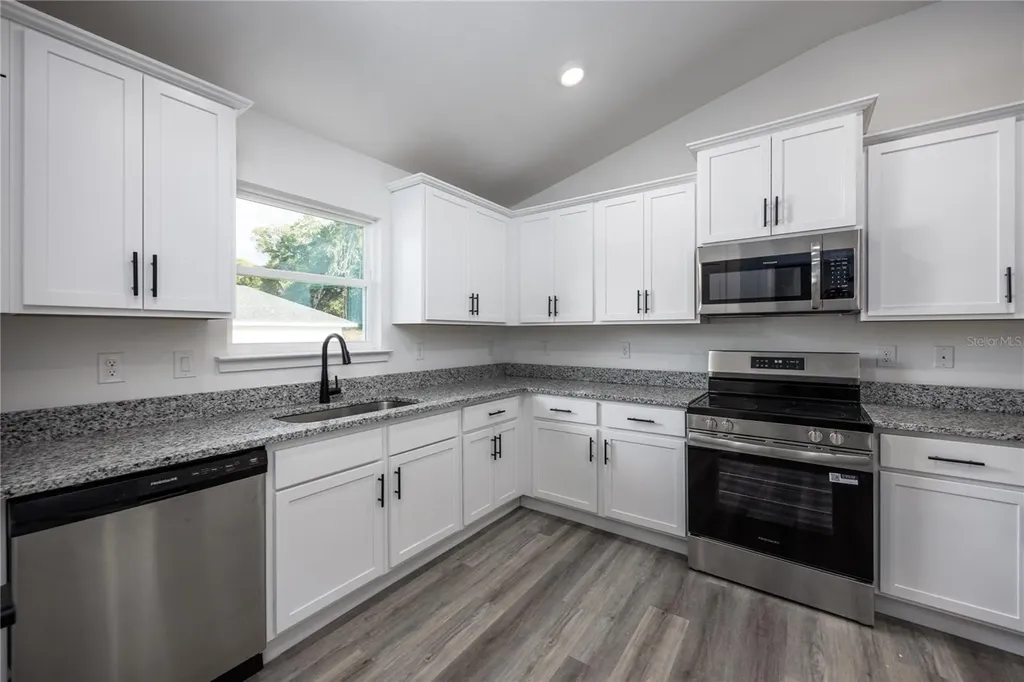 2597 SW 250th Drive Newberry FL 32669