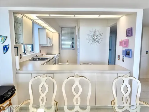 1105 Gulf Of Mexico Drive Longboat Key FL 34228
