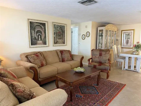 3914 Carioca Holiday FL 34691