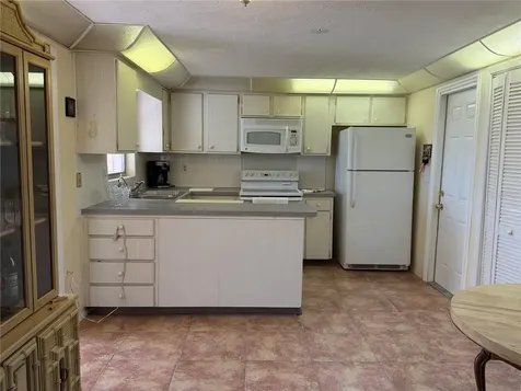 3914 Carioca Holiday FL 34691