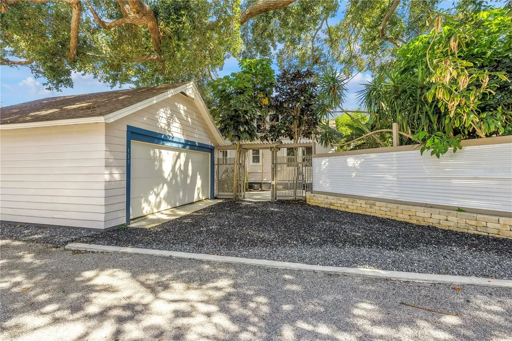 115 21st Avenue NE St Petersburg FL 33704