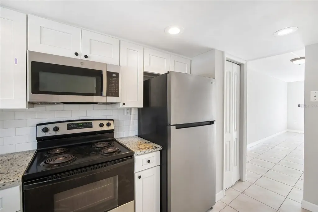 811 Russell Lane Brandon FL 33510