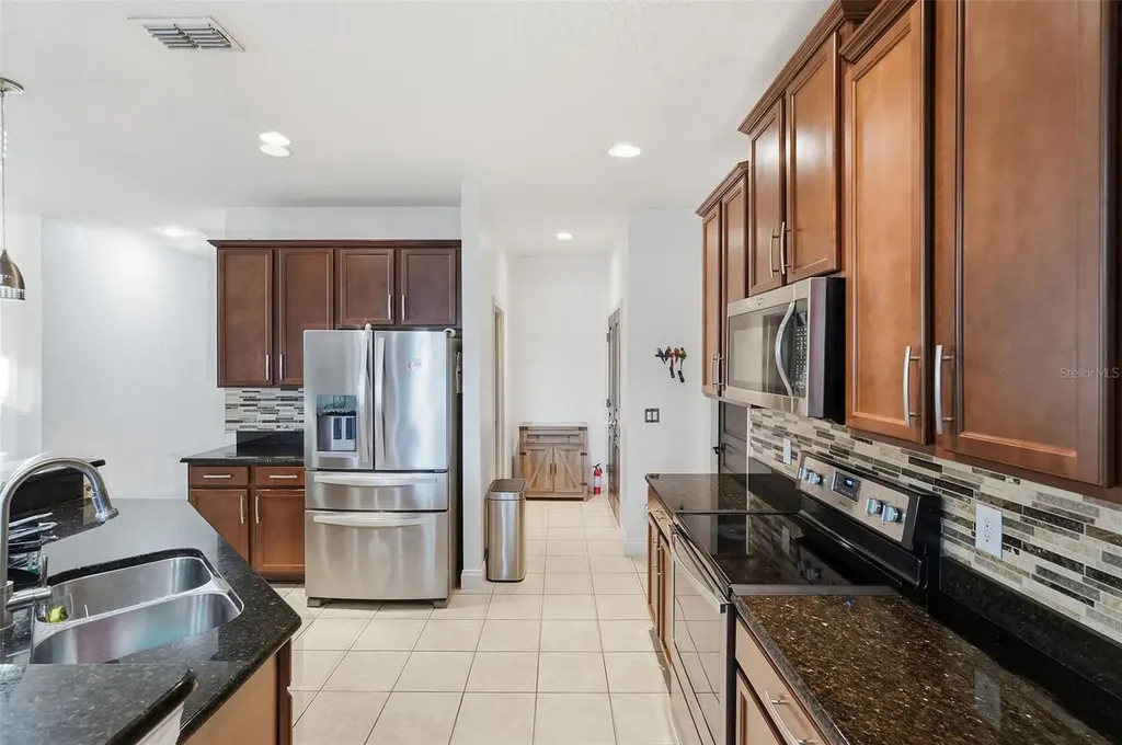 4737 Blackthorn Circle Kissimmee FL 34758