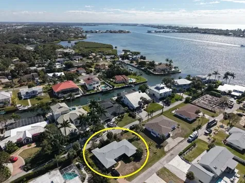1648 Idle Lane Sarasota FL 34231