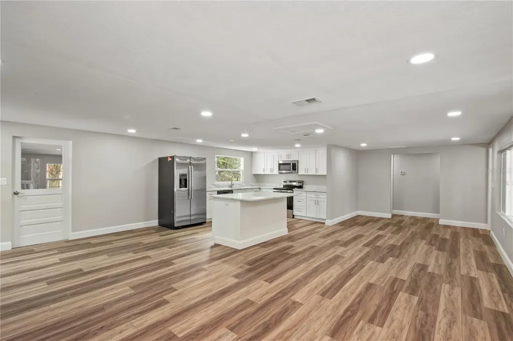 674 N State Road 21 Hawthorne FL 32640
