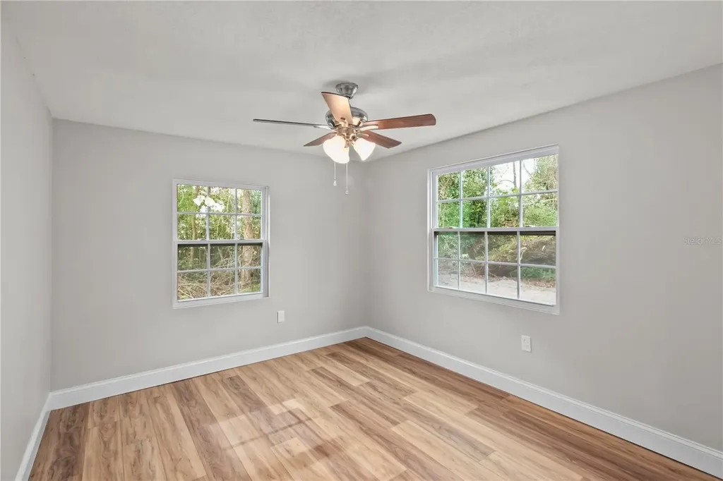 674 N State Road 21 Hawthorne FL 32640