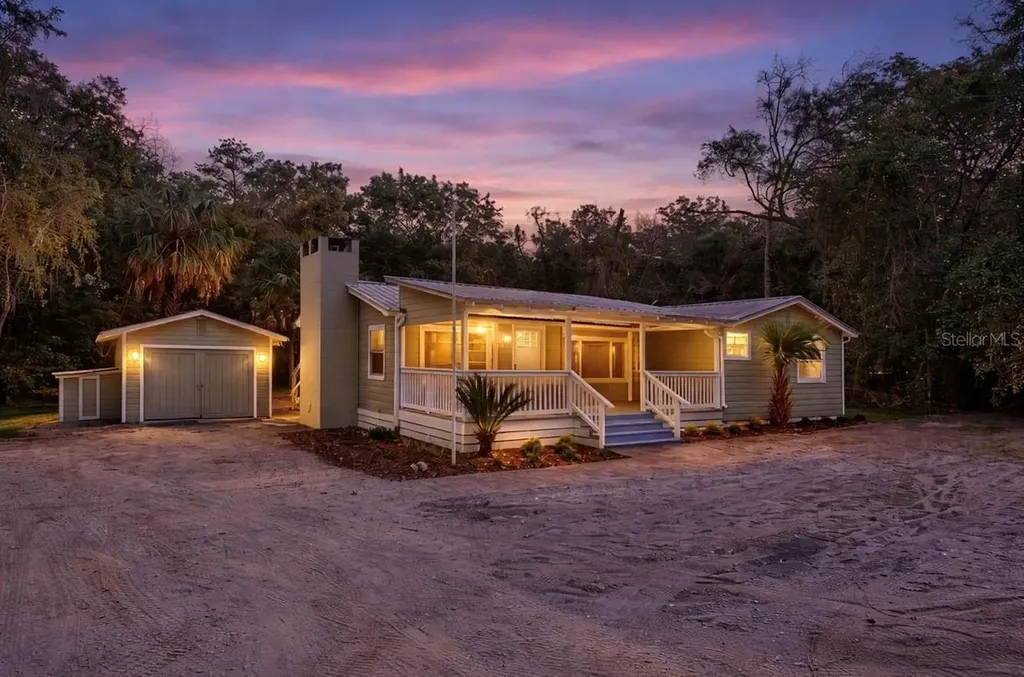 674 N State Road 21 Hawthorne FL 32640