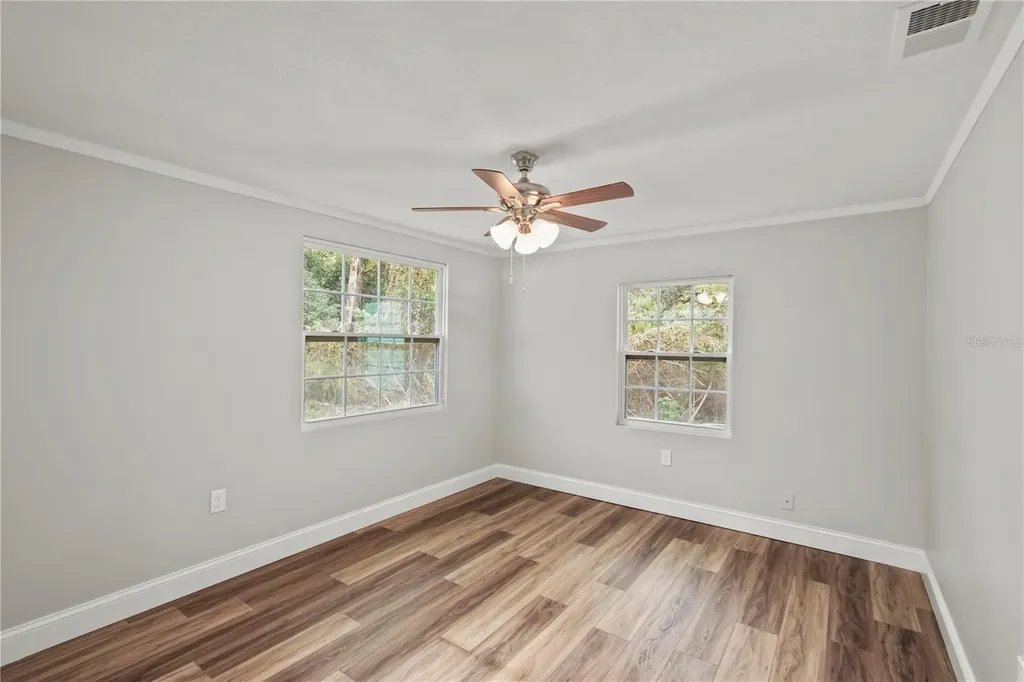 674 N State Road 21 Hawthorne FL 32640