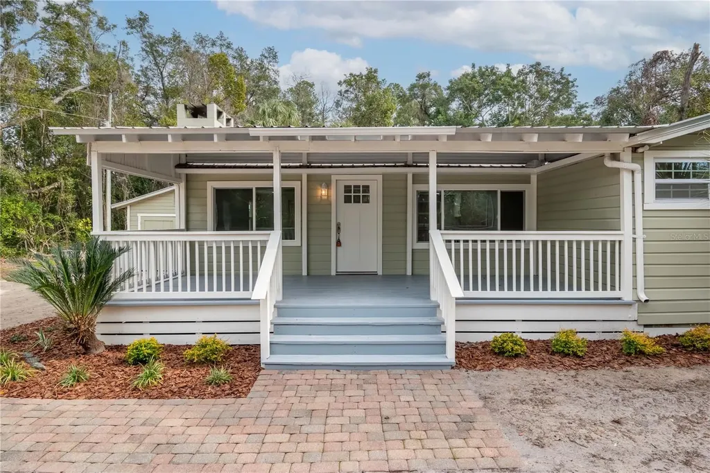 674 N State Road 21 Hawthorne FL 32640