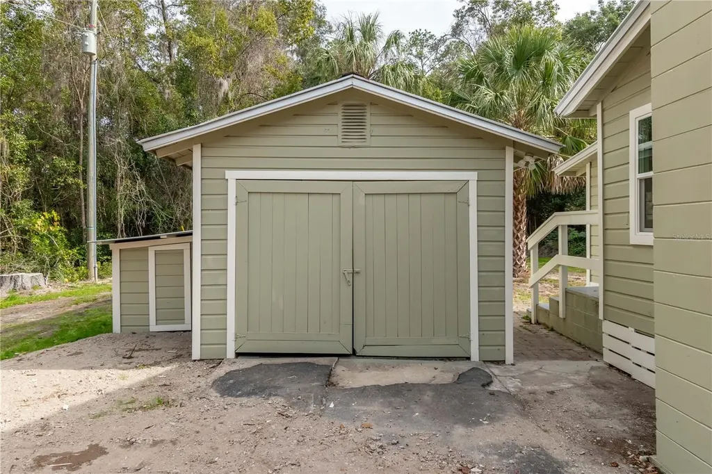 674 N State Road 21 Hawthorne FL 32640