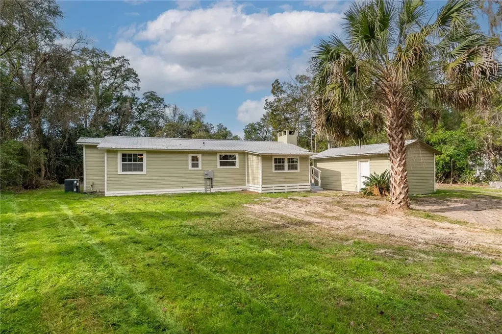 674 N State Road 21 Hawthorne FL 32640