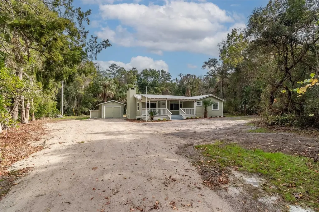 674 N State Road 21 Hawthorne FL 32640