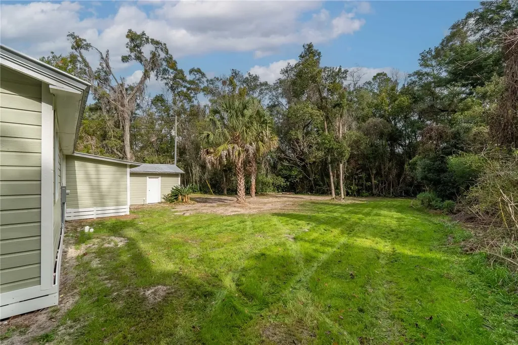 674 N State Road 21 Hawthorne FL 32640