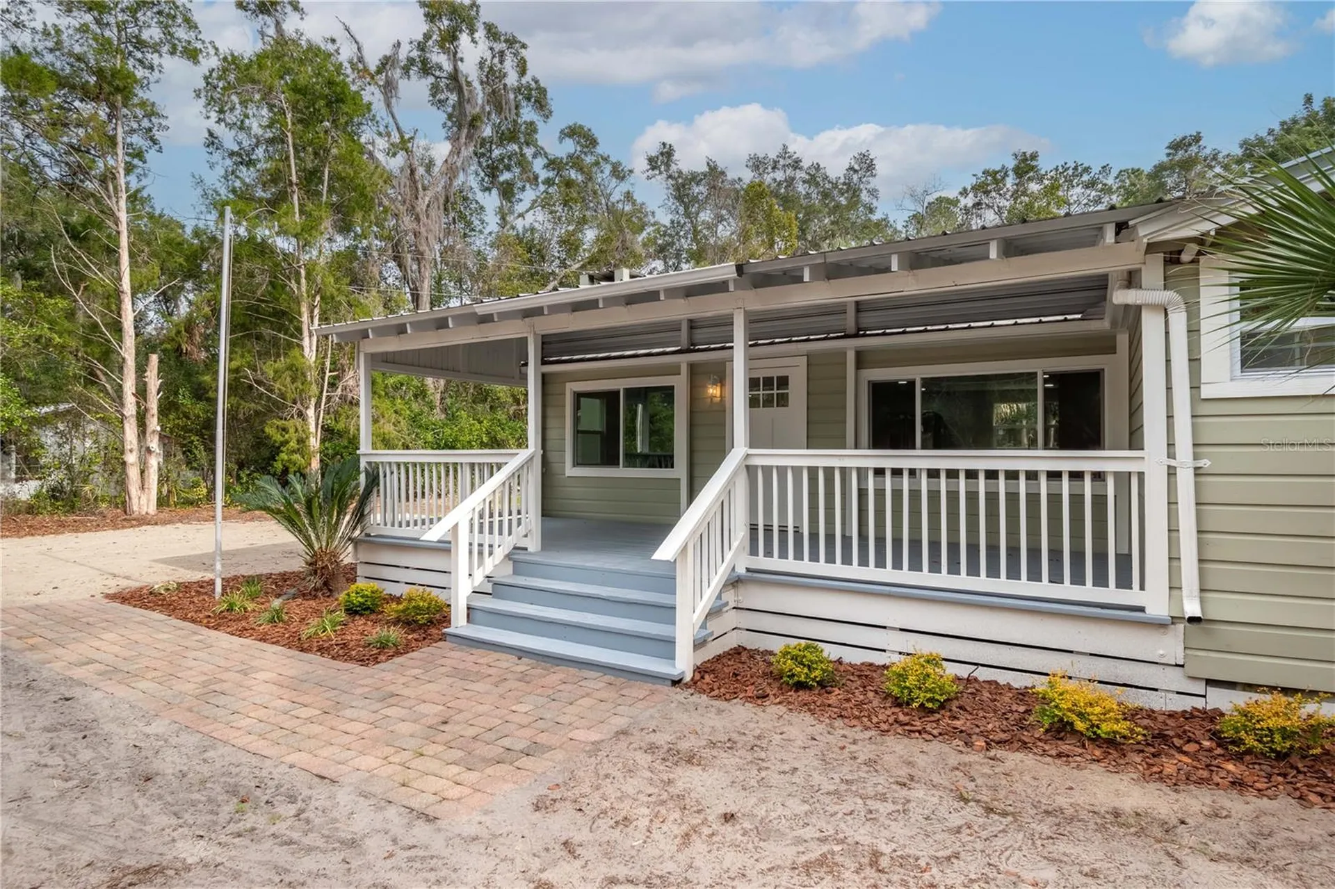 674 N State Road 21 Hawthorne FL 32640