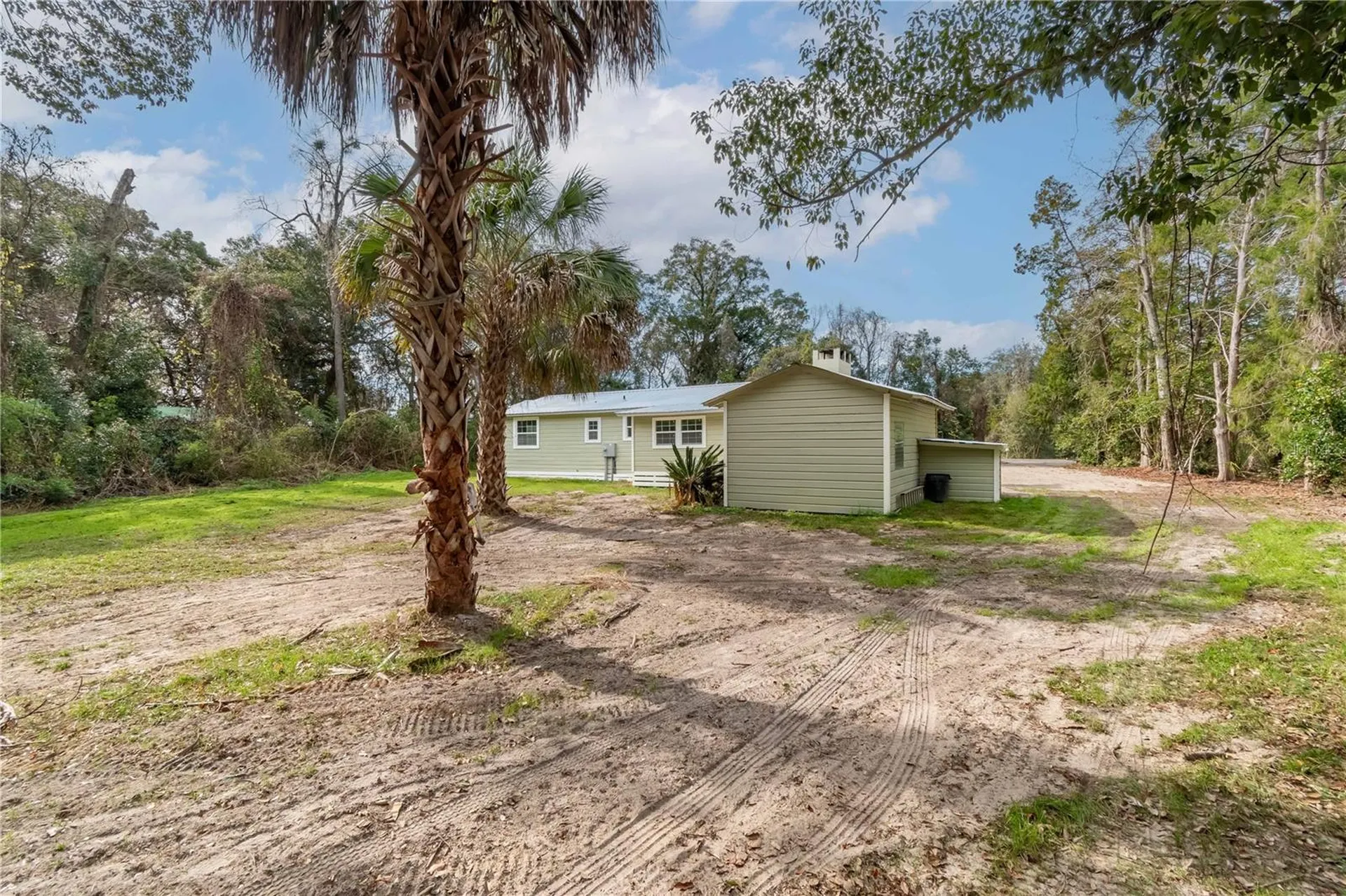 674 N State Road 21 Hawthorne FL 32640