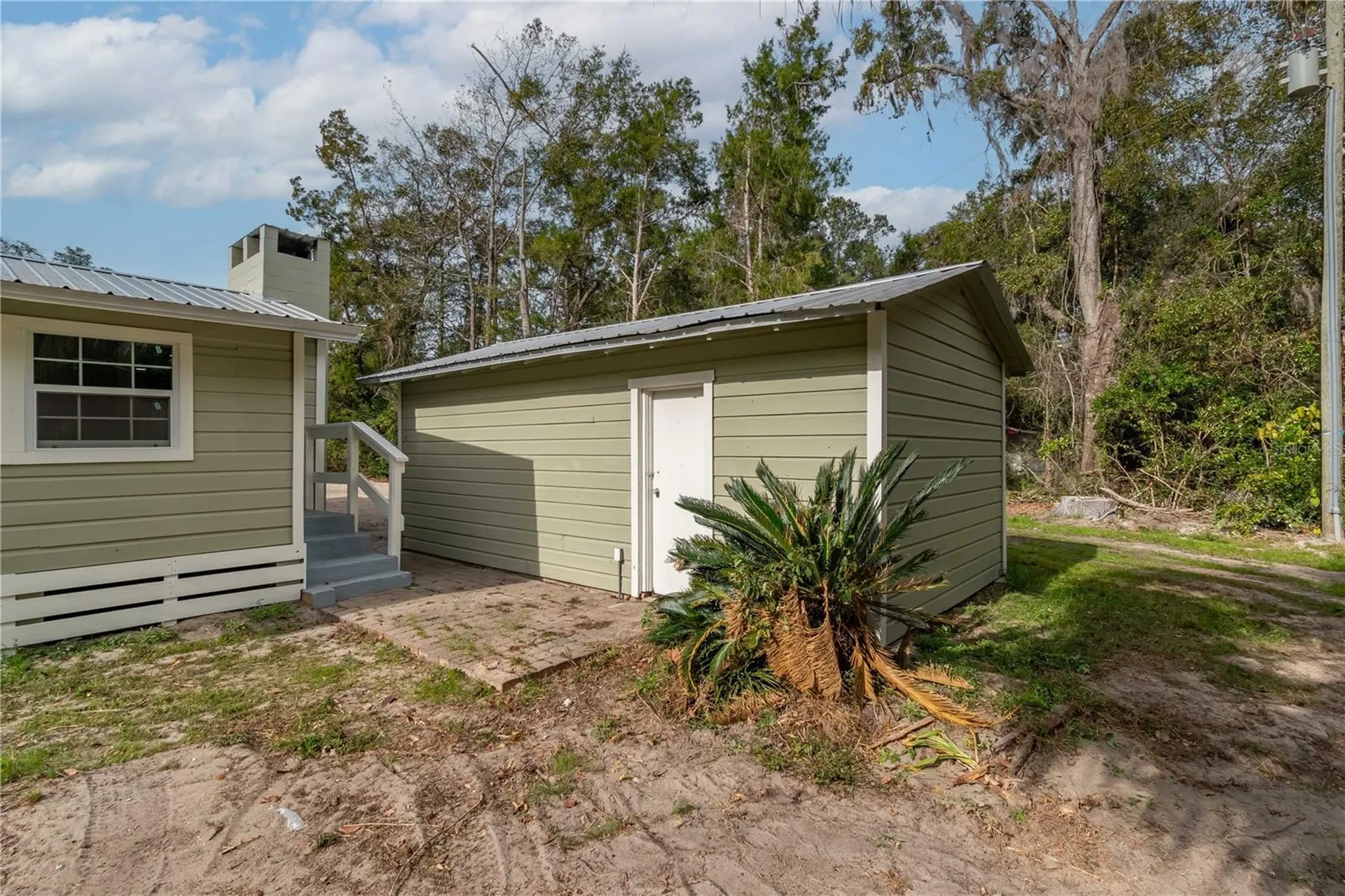 674 N State Road 21 Hawthorne FL 32640