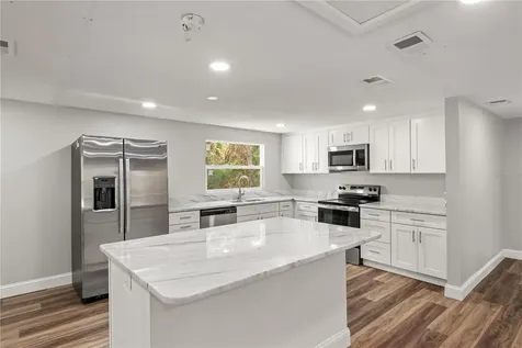 674 N State Road 21 Hawthorne FL 32640