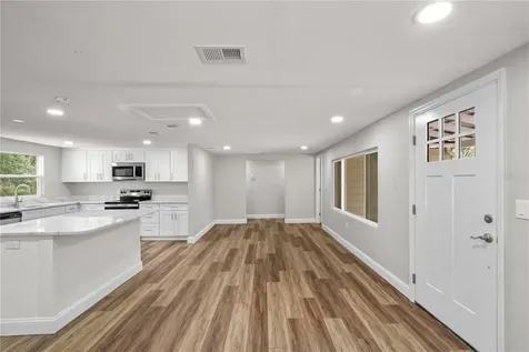 674 N State Road 21 Hawthorne FL 32640