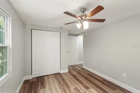 674 N State Road 21 Hawthorne FL 32640
