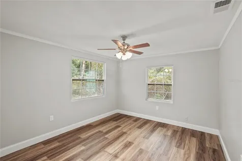 674 N State Road 21 Hawthorne FL 32640