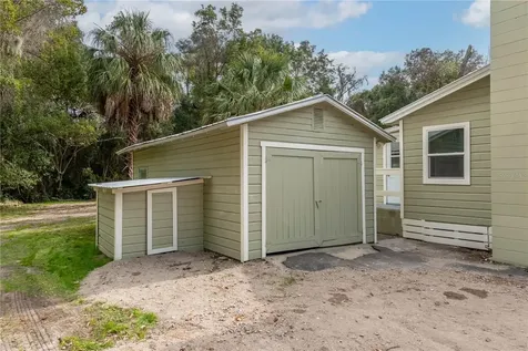 674 N State Road 21 Hawthorne FL 32640