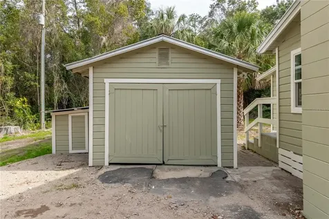 674 N State Road 21 Hawthorne FL 32640