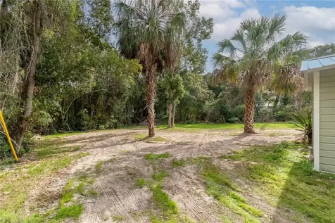 674 N State Road 21 Hawthorne FL 32640