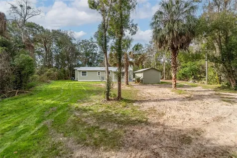 674 N State Road 21 Hawthorne FL 32640