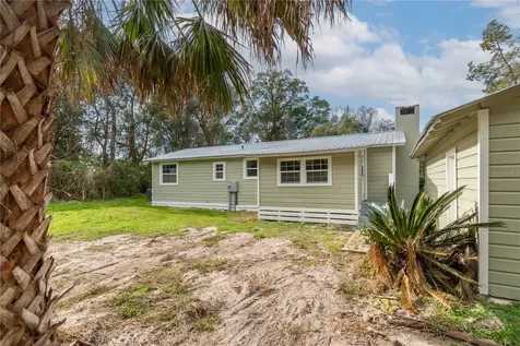 674 N State Road 21 Hawthorne FL 32640