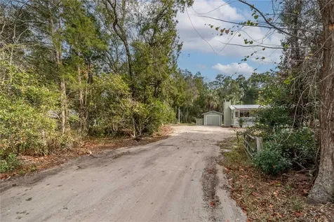 674 N State Road 21 Hawthorne FL 32640