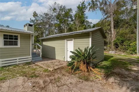 674 N State Road 21 Hawthorne FL 32640