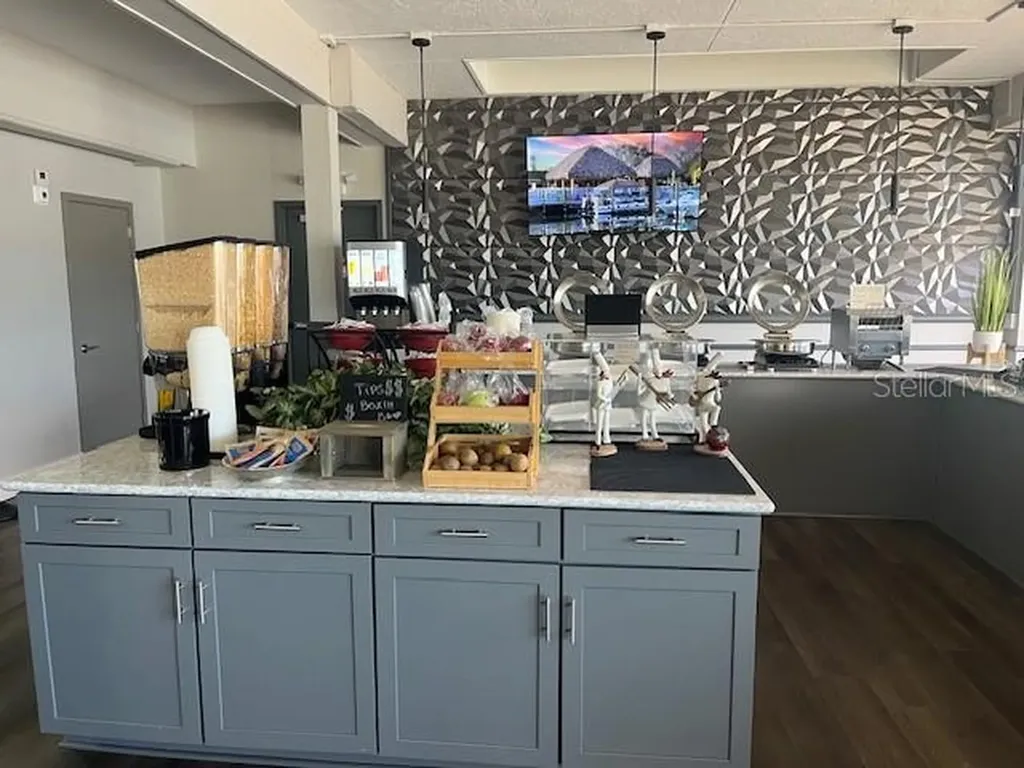 7150 N Tamiami Trail Sarasota FL 34243