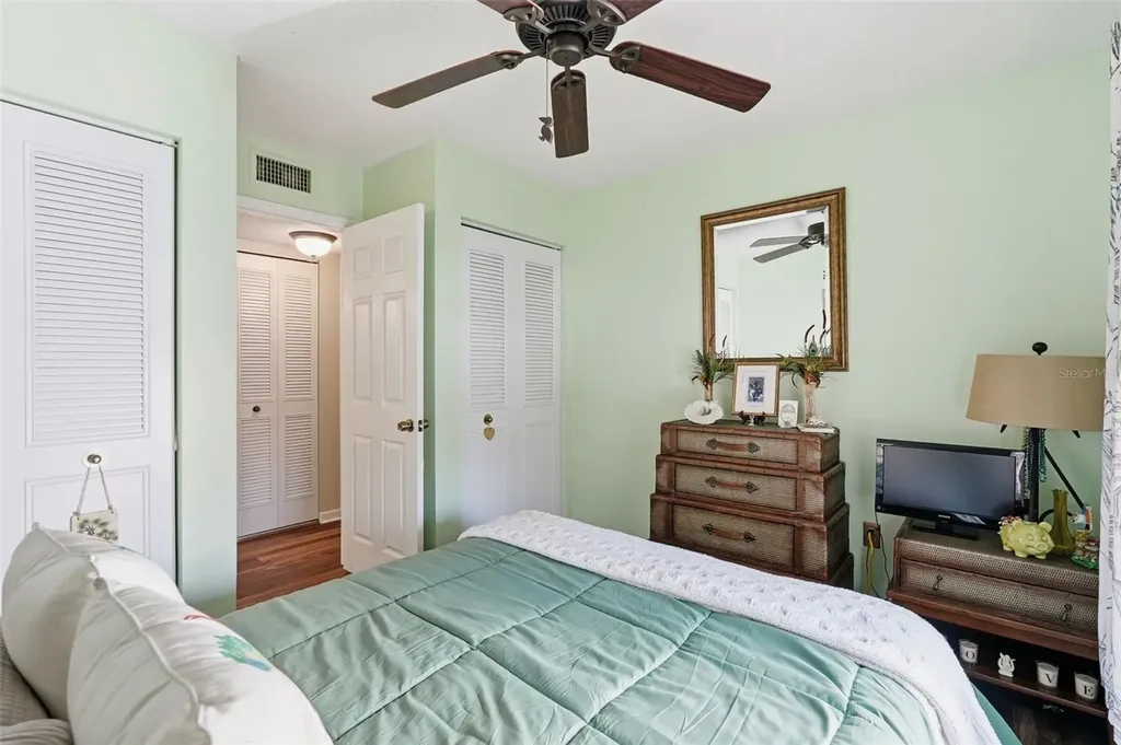 1345 Pine Ridge Circle E Tarpon Springs FL 34688