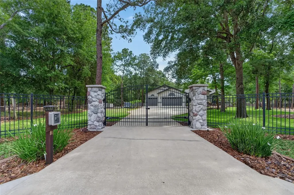 8518 Quail Hollow Boulevard Wesley Chapel FL 33544