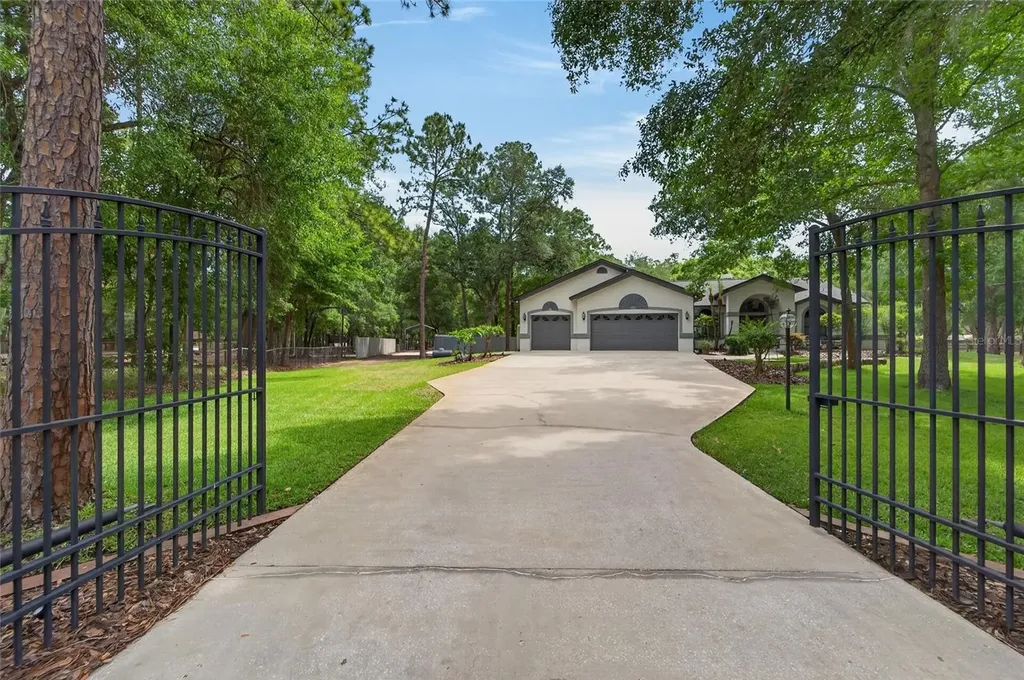 8518 Quail Hollow Boulevard Wesley Chapel FL 33544
