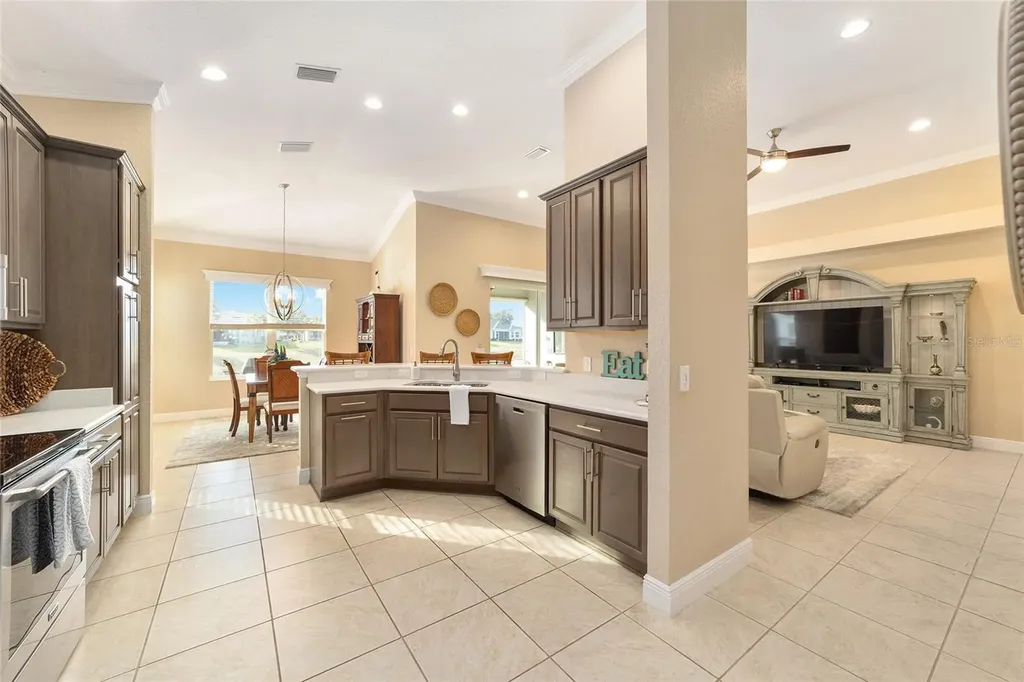 10161 Julia Isles Avenue Oxford FL 34484