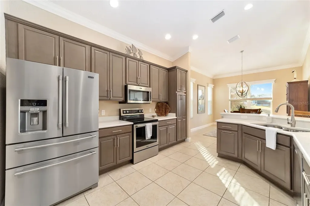 10161 Julia Isles Avenue Oxford FL 34484