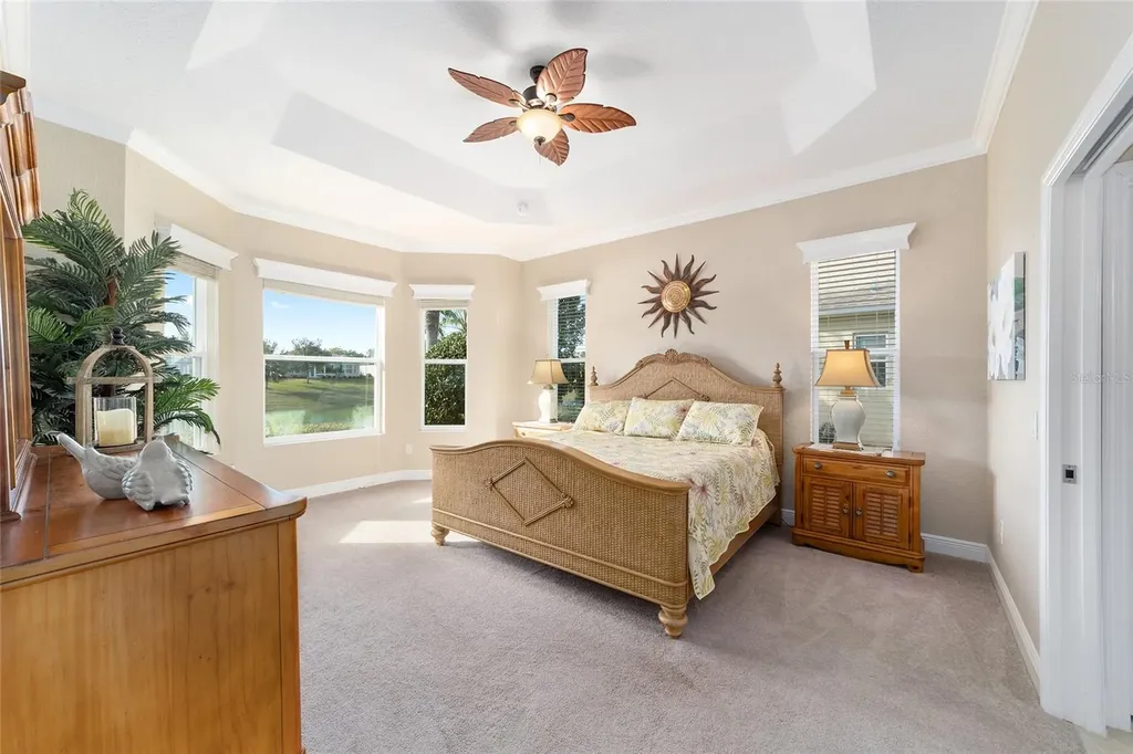 10161 Julia Isles Avenue Oxford FL 34484
