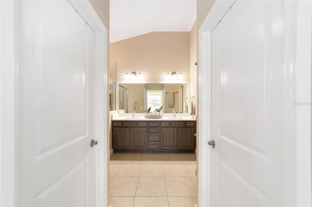 10161 Julia Isles Avenue Oxford FL 34484