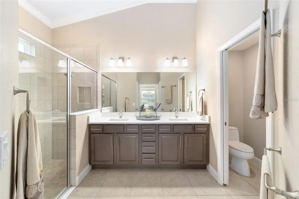 10161 Julia Isles Avenue Oxford FL 34484