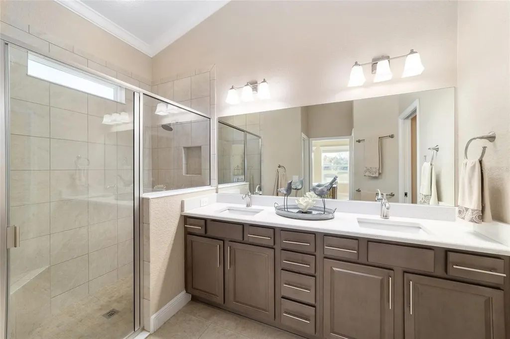 10161 Julia Isles Avenue Oxford FL 34484