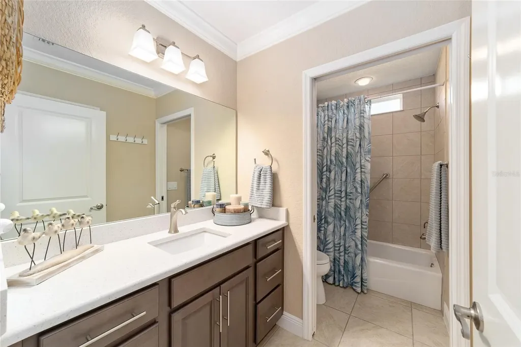 10161 Julia Isles Avenue Oxford FL 34484