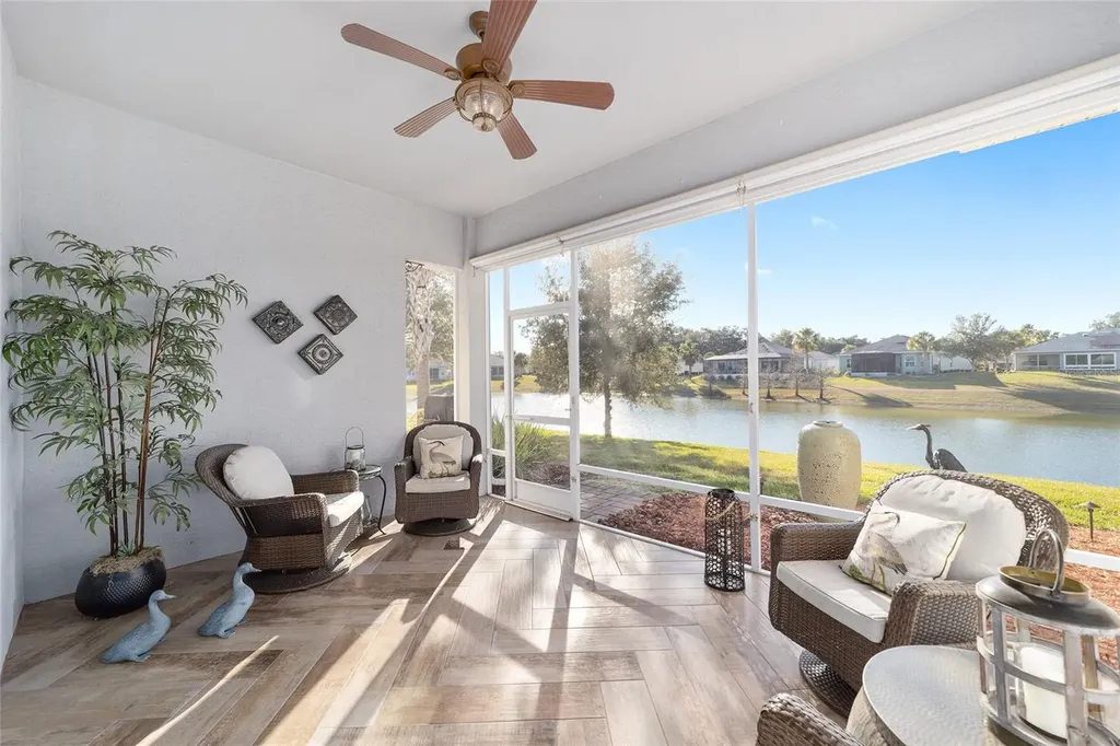 10161 Julia Isles Avenue Oxford FL 34484